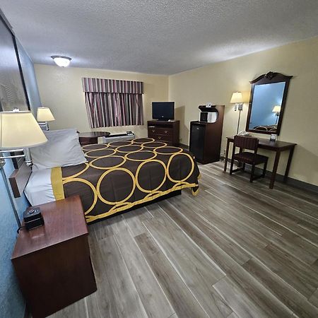 ซูเปอร์ 8 บาย วินด์แฮม คลินตัน Hotel ภายนอก รูปภาพ