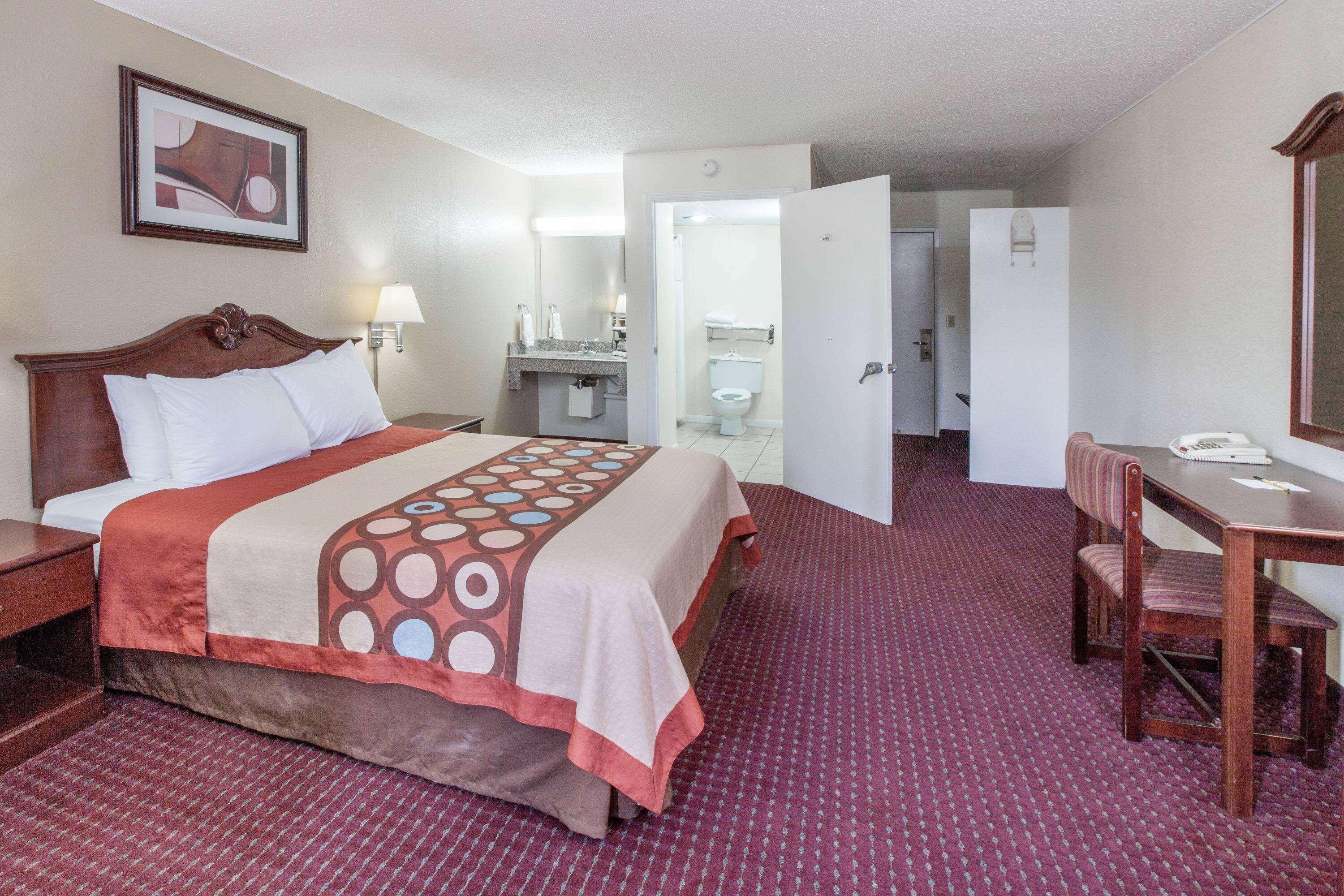 ซูเปอร์ 8 บาย วินด์แฮม คลินตัน Hotel ภายนอก รูปภาพ