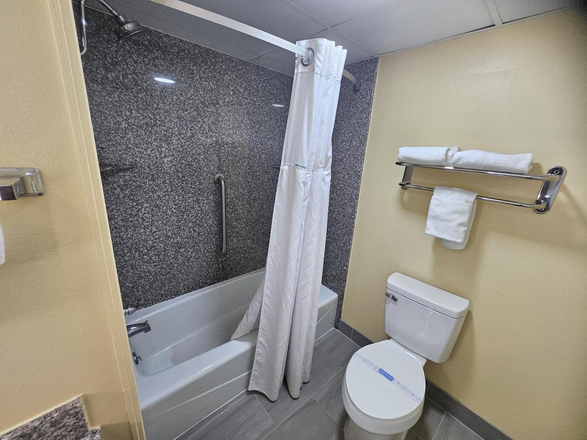 ซูเปอร์ 8 บาย วินด์แฮม คลินตัน Hotel ภายนอก รูปภาพ